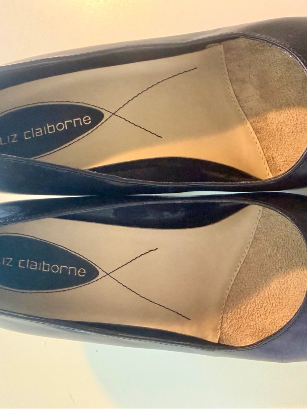 Liz Claiborne Vintage Black Armand Pumps, size 7.5 - Picture 5 of 6